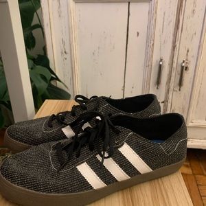 gray like néw adidas sneakers, no wear